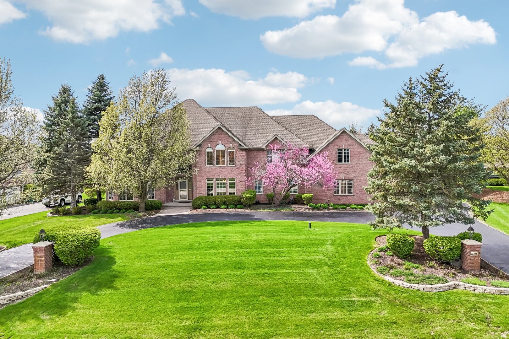 25246 N Abbey Glenn Drive, Hawthorn Woods, IL 60047