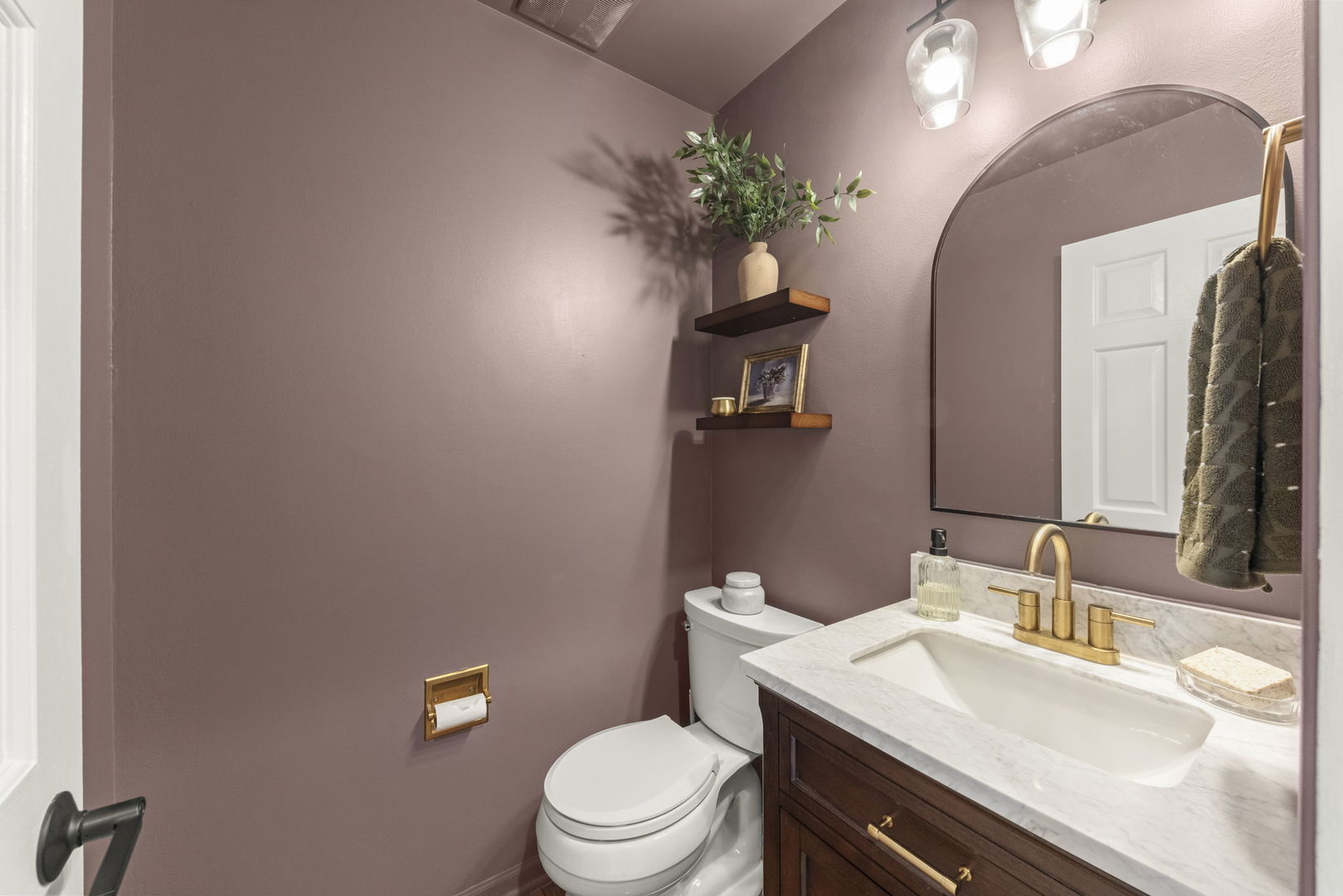 1552 Independence Court, St. Charles, IL 60174