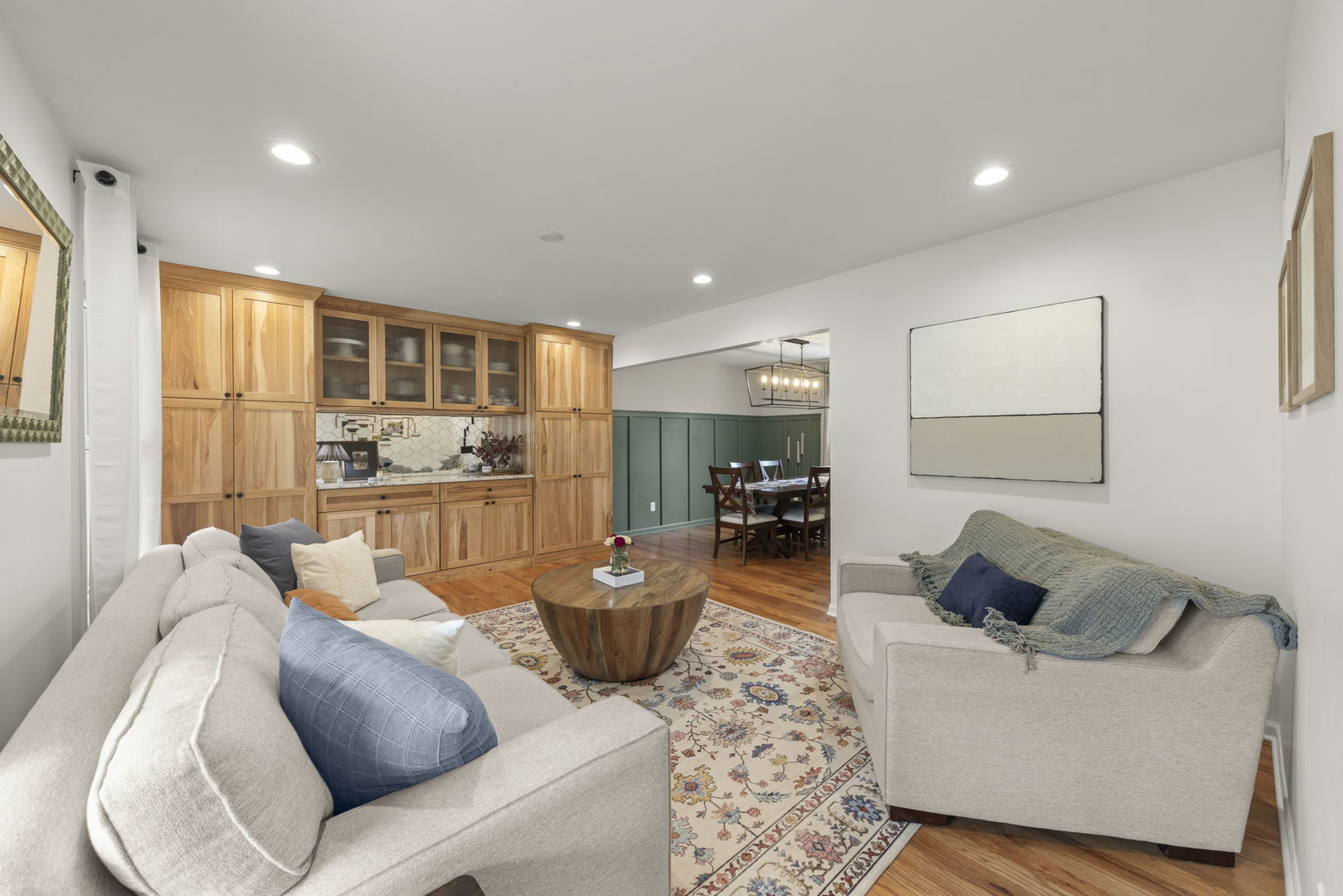 1552 Independence Court, St. Charles, IL 60174