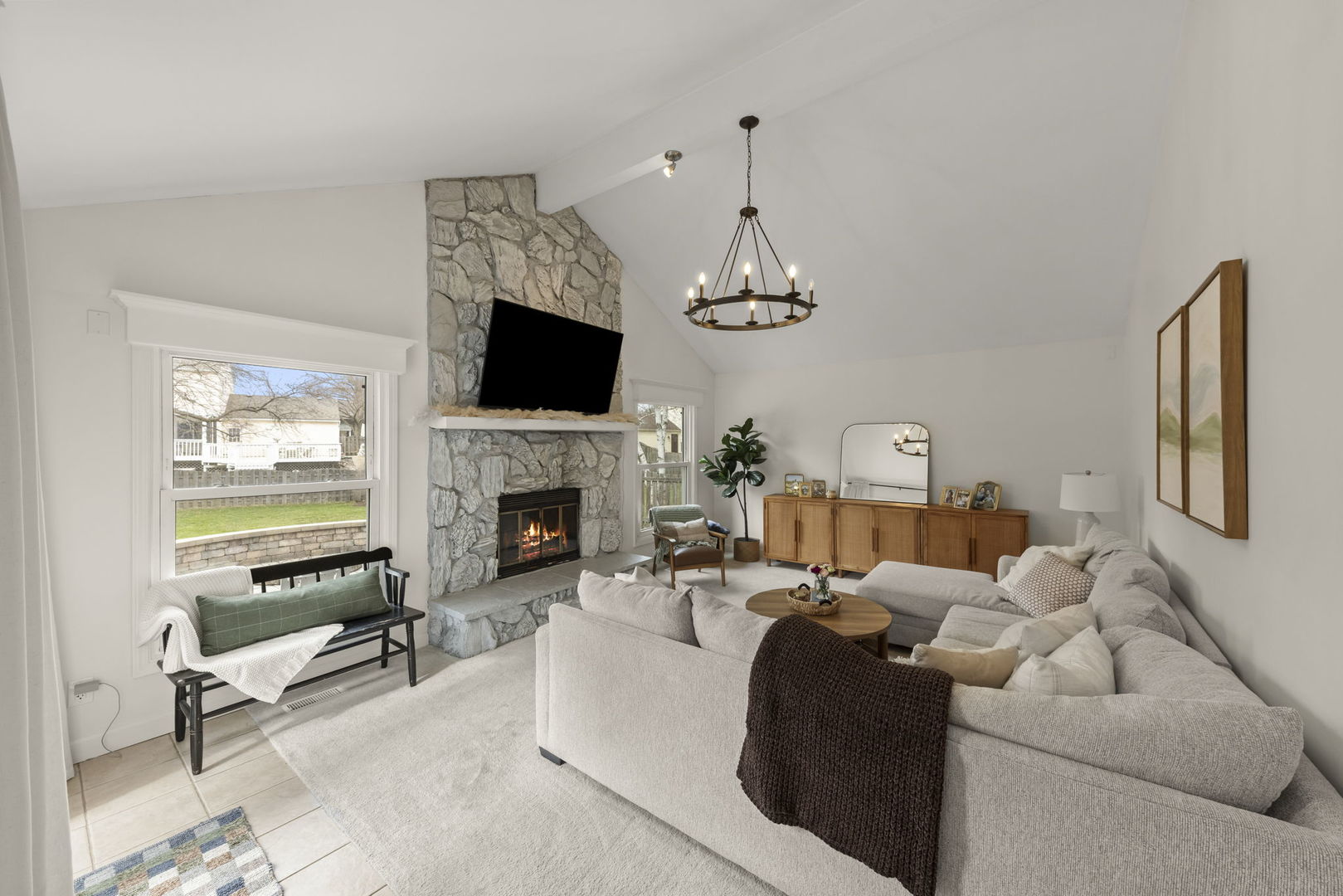 1552 Independence Court, St. Charles, IL 60174