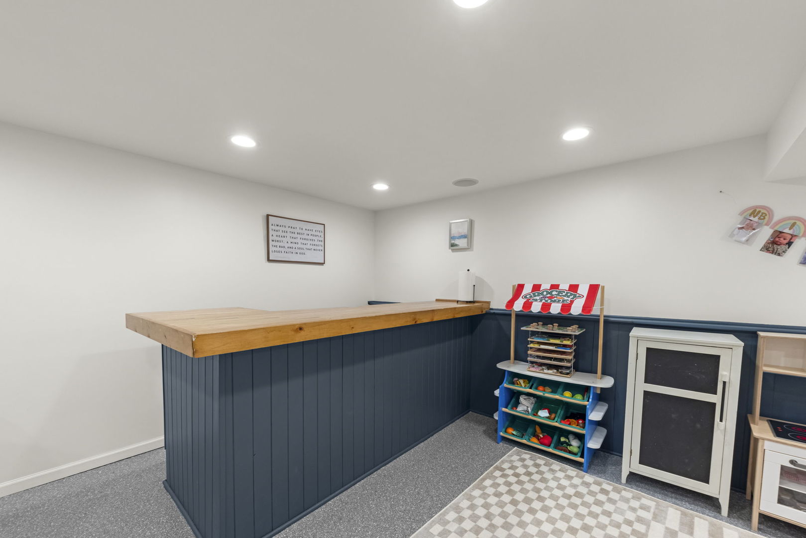 1552 Independence Court, St. Charles, IL 60174