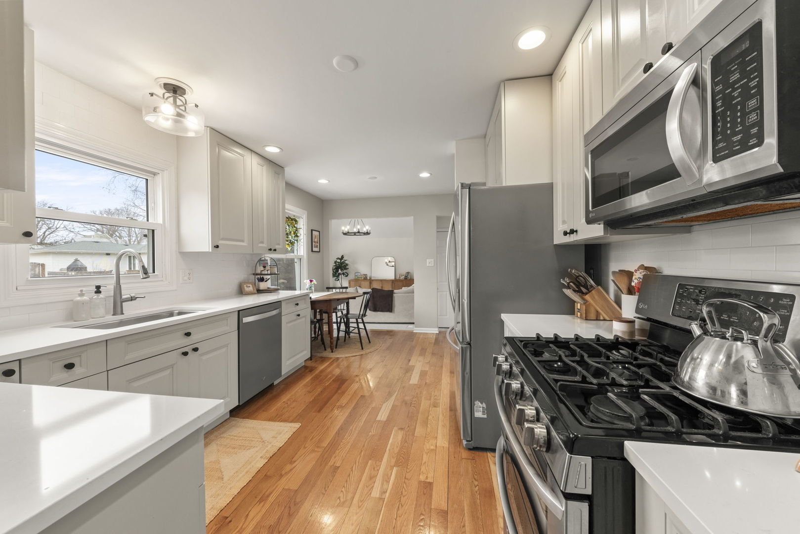 1552 Independence Court, St. Charles, IL 60174