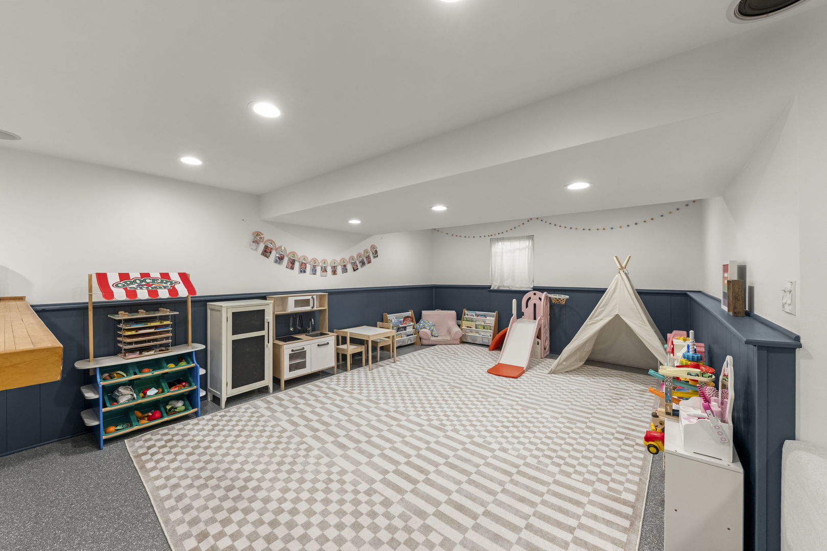 1552 Independence Court, St. Charles, IL 60174