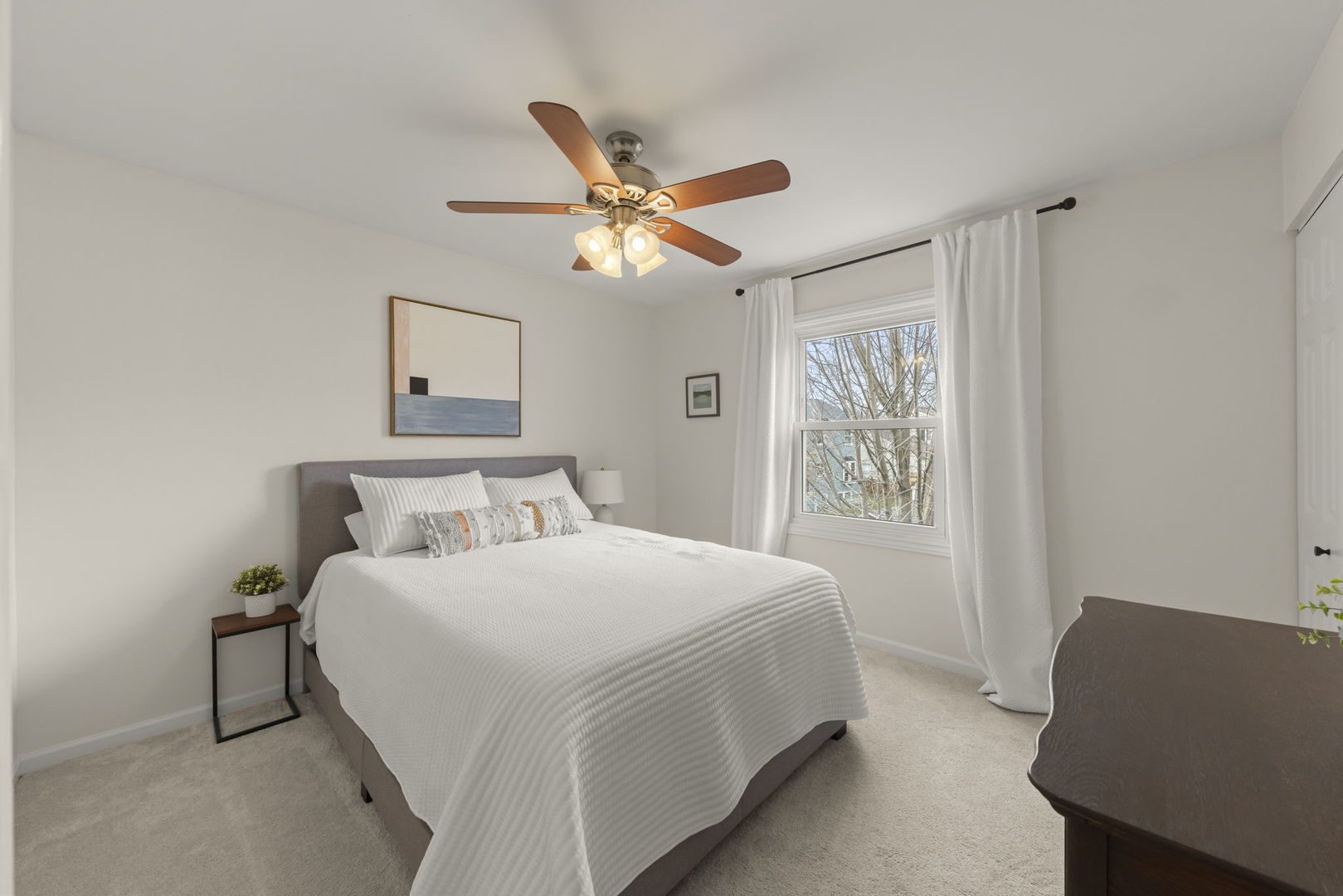 1552 Independence Court, St. Charles, IL 60174