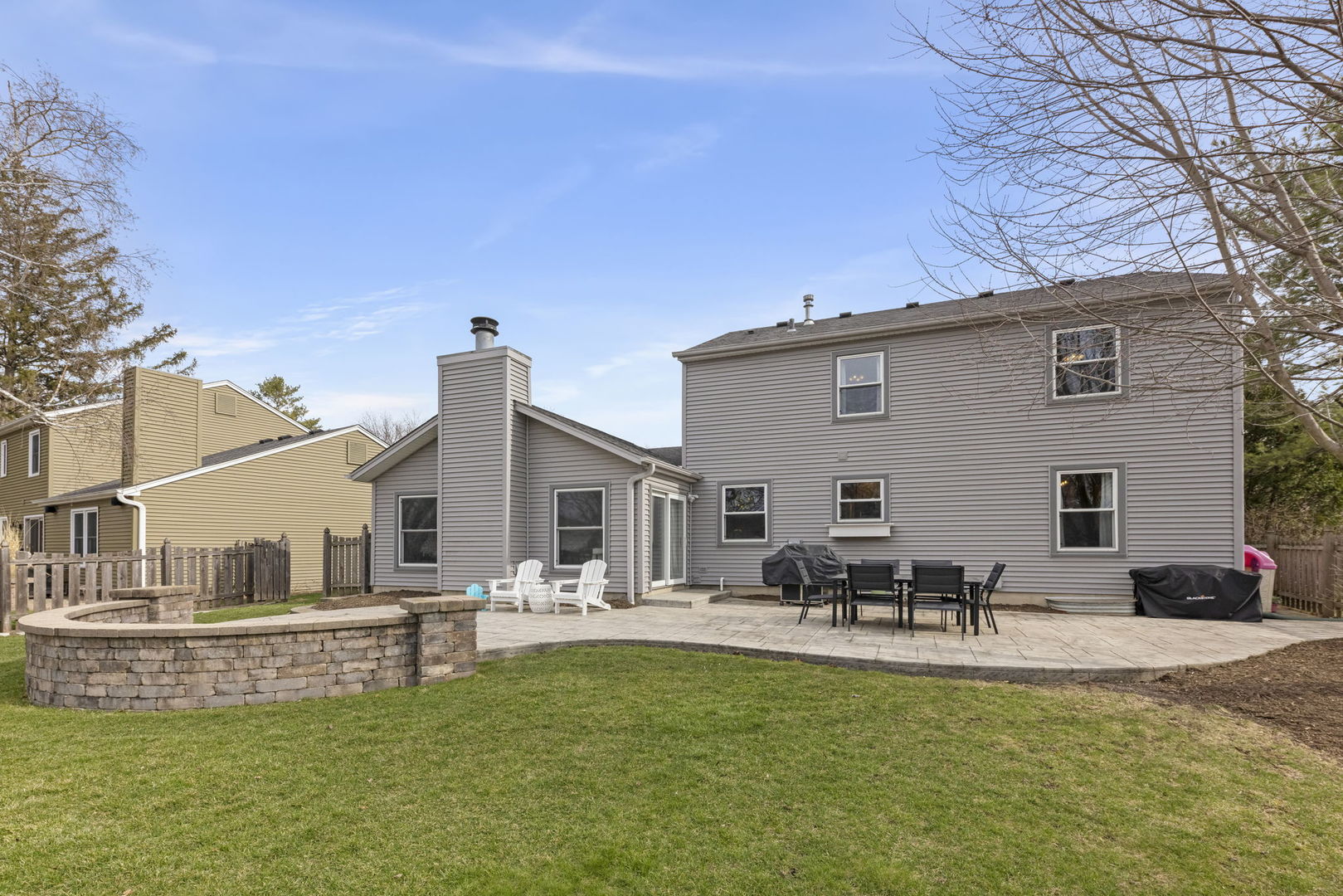 1552 Independence Court, St. Charles, IL 60174