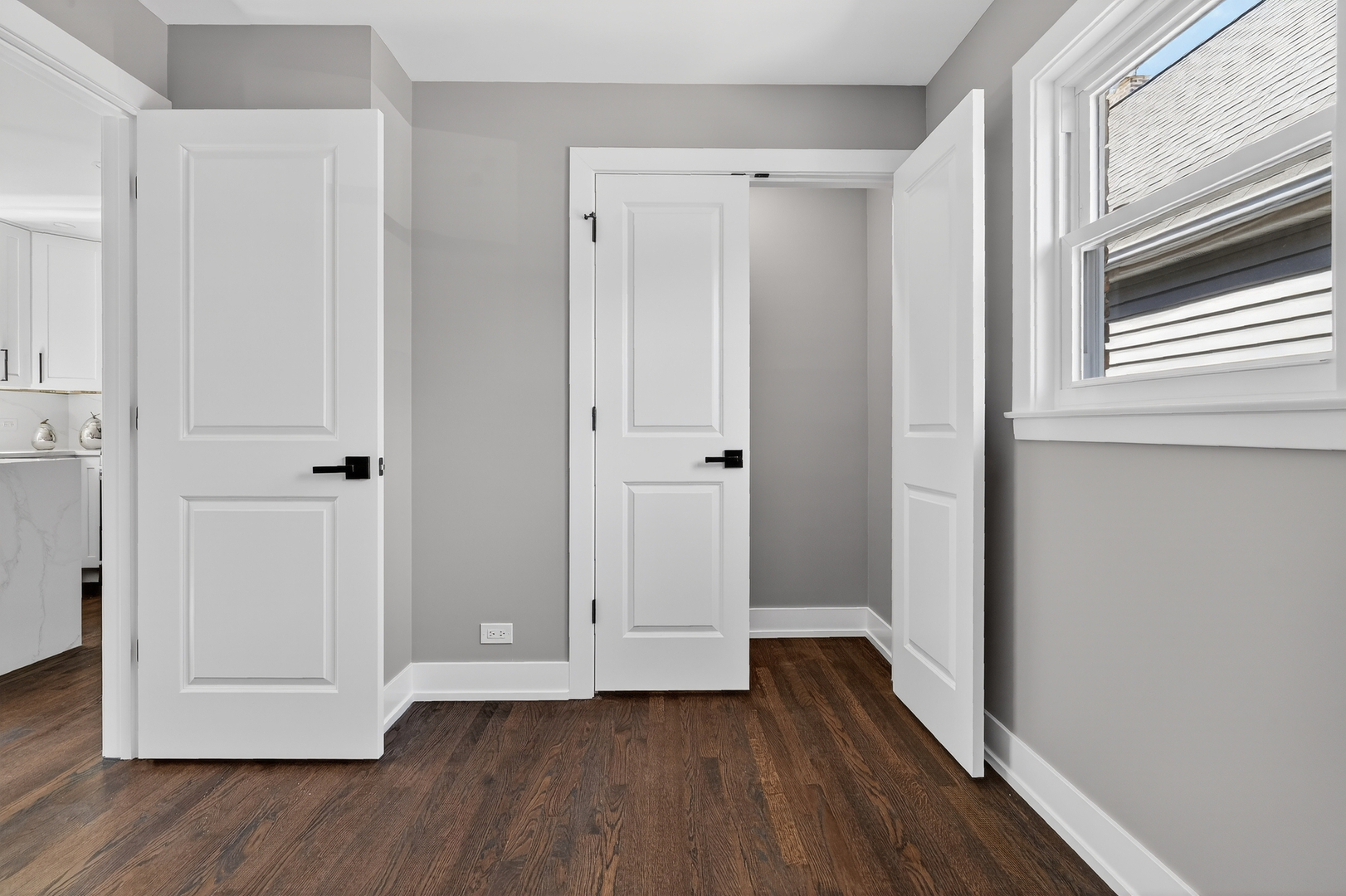 10533 S Whipple Street, Chicago, IL 60655