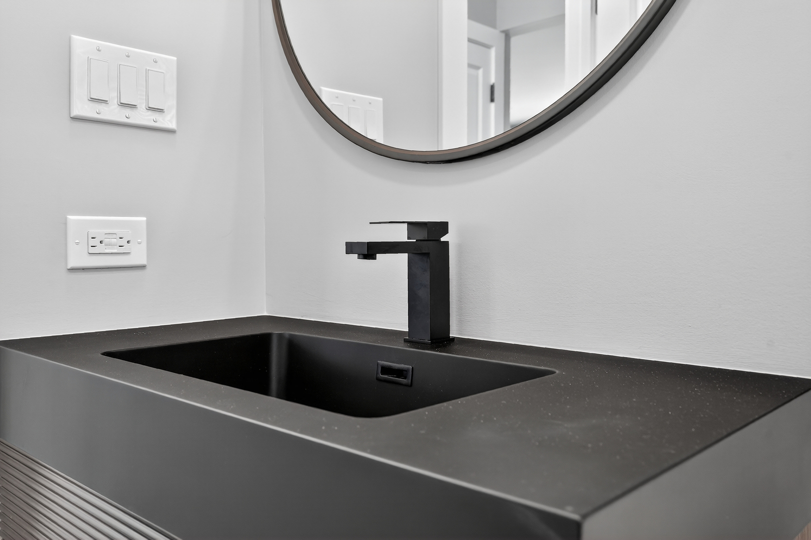 10533 S Whipple Street, Chicago, IL 60655