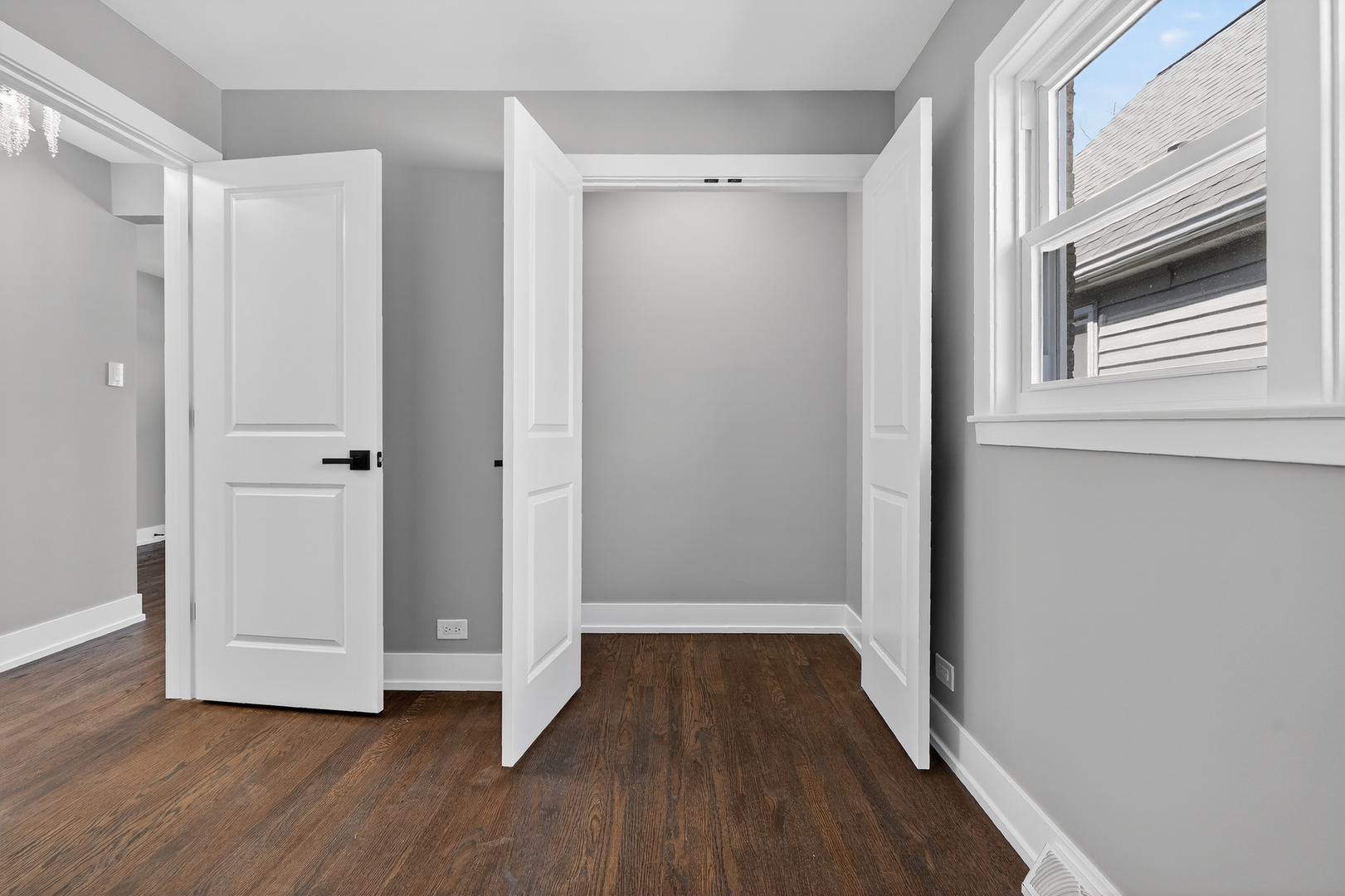 10533 S Whipple Street, Chicago, IL 60655