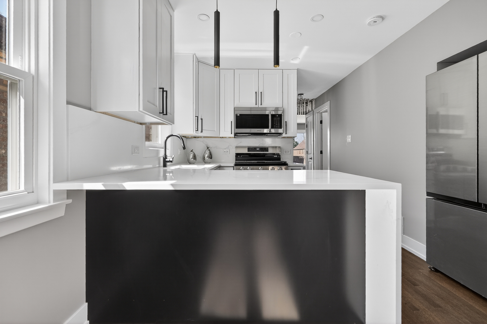 10533 S Whipple Street, Chicago, IL 60655