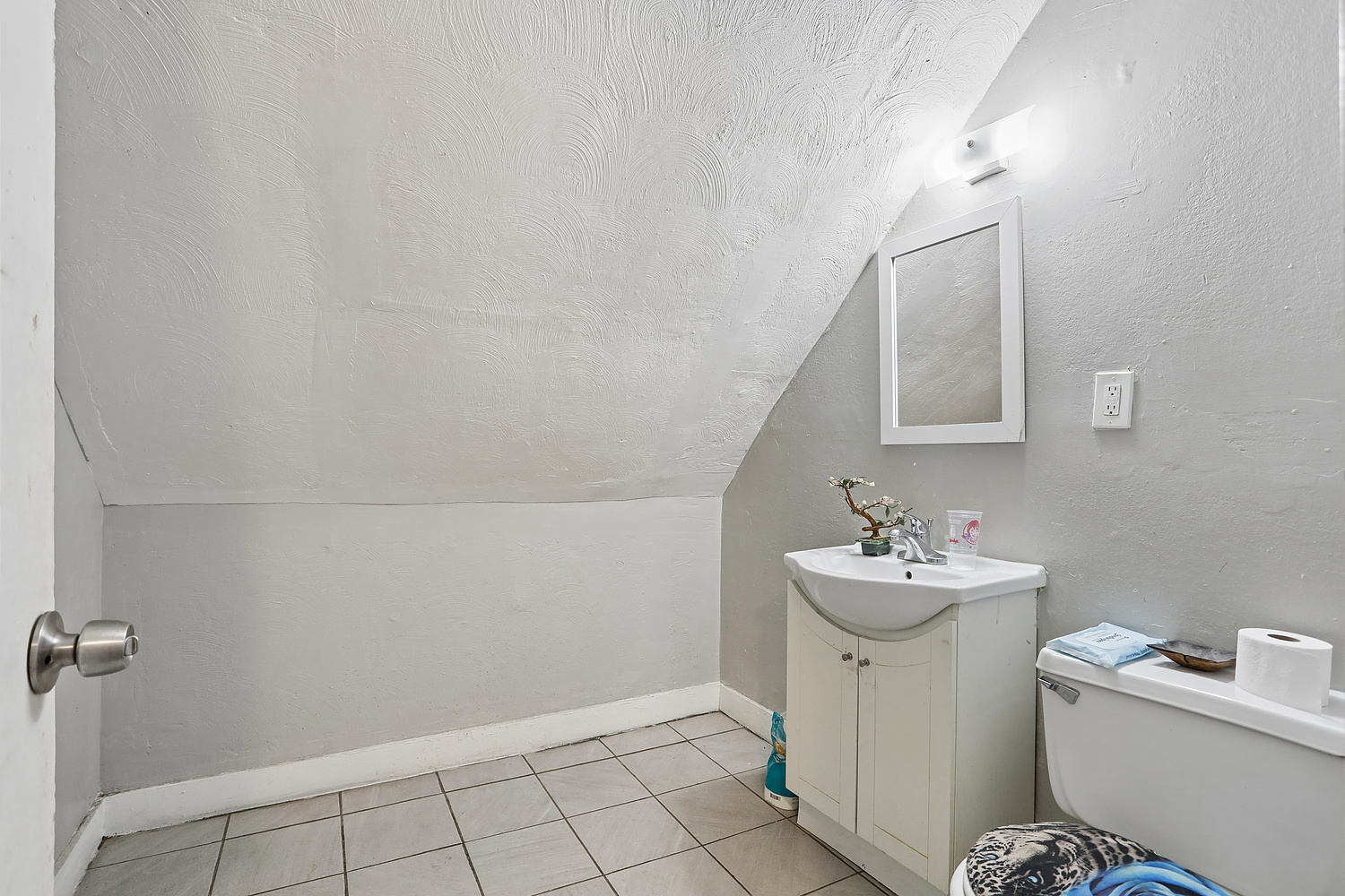 7814 S Saint LAWRENCE Avenue, Chicago, IL 60619