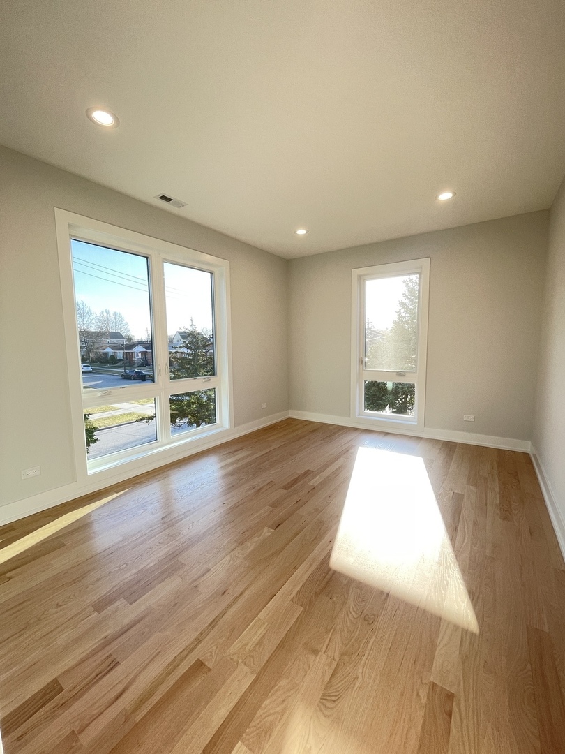 7301 N Oriole Avenue, Chicago, IL 60631