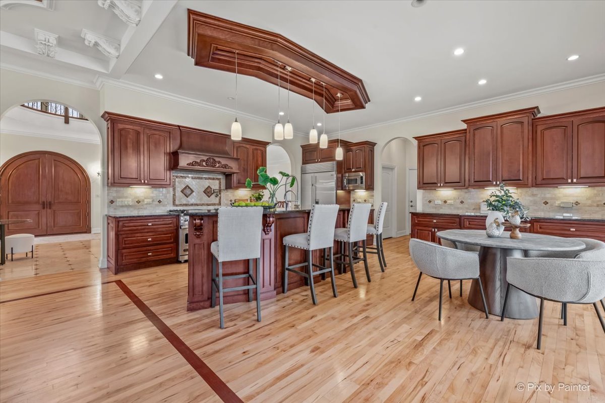 27 W Onwentsia Road, Lake Forest, IL 60045