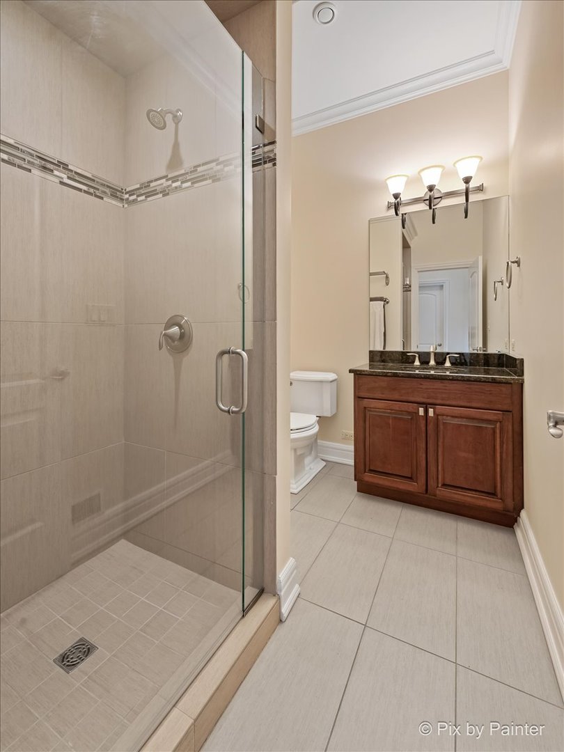 27 W Onwentsia Road, Lake Forest, IL 60045