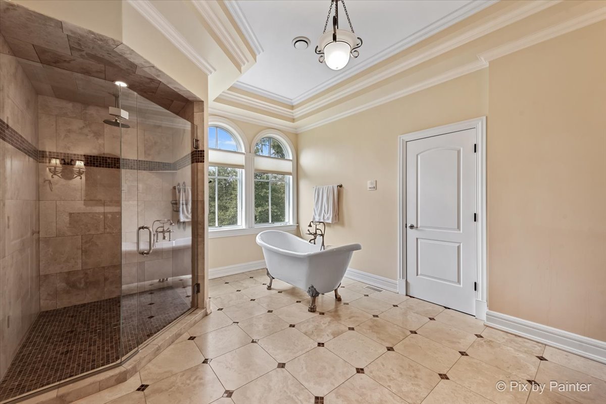 27 W Onwentsia Road, Lake Forest, IL 60045