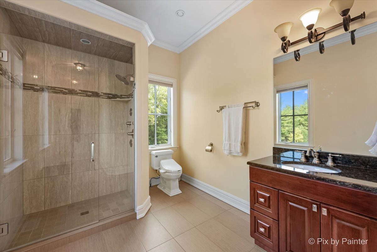 27 W Onwentsia Road, Lake Forest, IL 60045