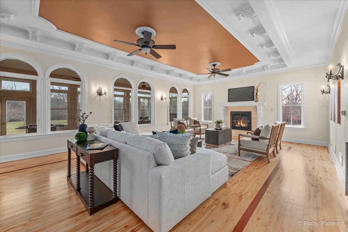 27 W Onwentsia Road, Lake Forest, IL 60045