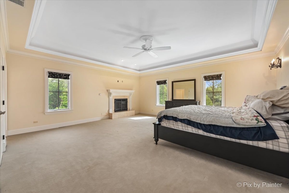 27 W Onwentsia Road, Lake Forest, IL 60045