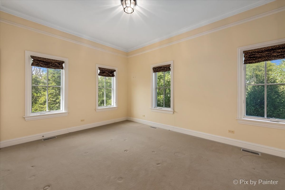 27 W Onwentsia Road, Lake Forest, IL 60045