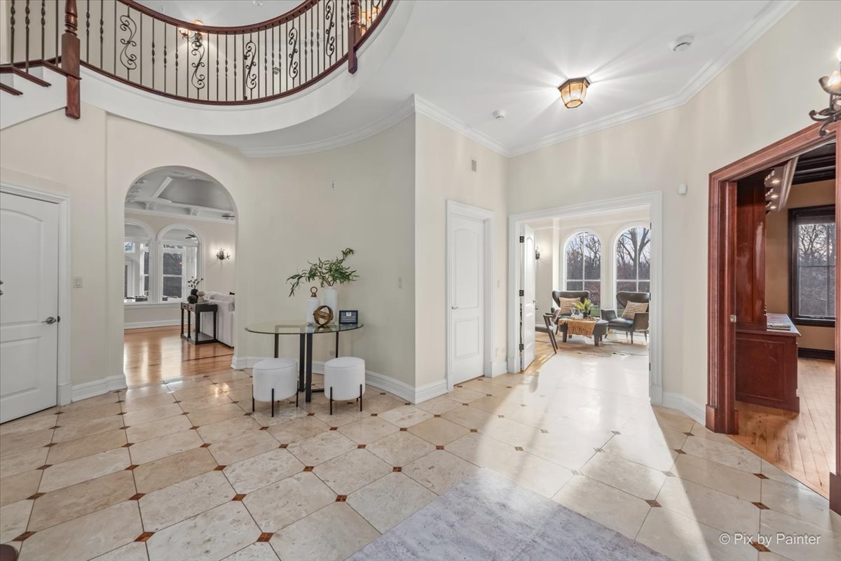 27 W Onwentsia Road, Lake Forest, IL 60045