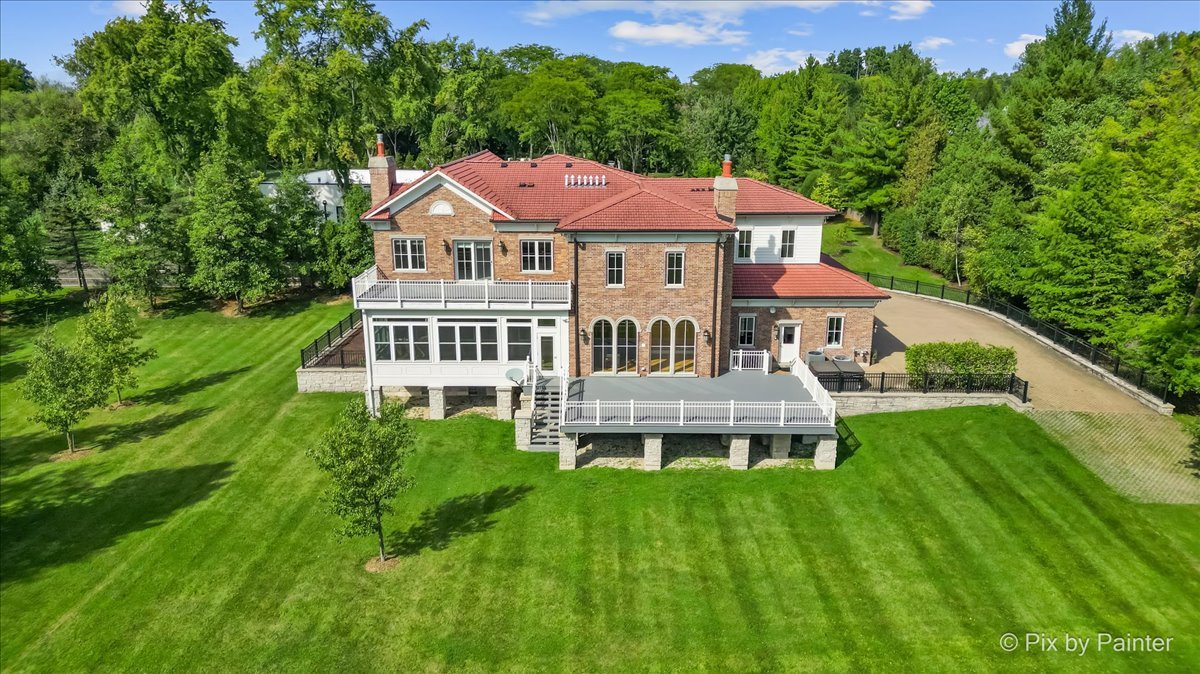 27 W Onwentsia Road, Lake Forest, IL 60045