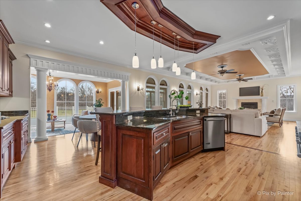 27 W Onwentsia Road, Lake Forest, IL 60045