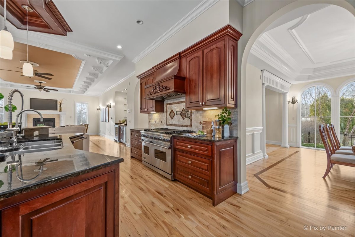 27 W Onwentsia Road, Lake Forest, IL 60045