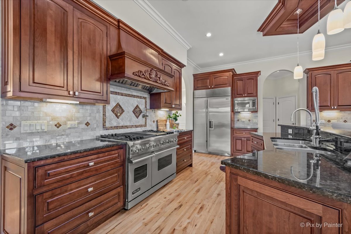 27 W Onwentsia Road, Lake Forest, IL 60045