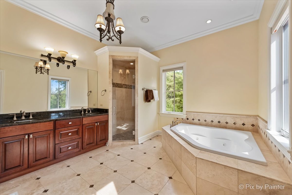 27 W Onwentsia Road, Lake Forest, IL 60045