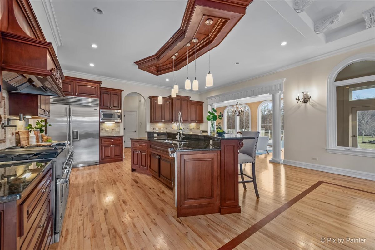 27 W Onwentsia Road, Lake Forest, IL 60045