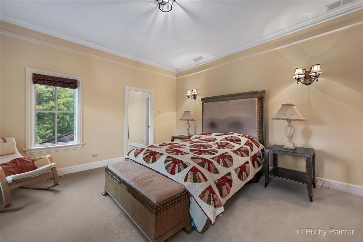 27 W Onwentsia Road, Lake Forest, IL 60045