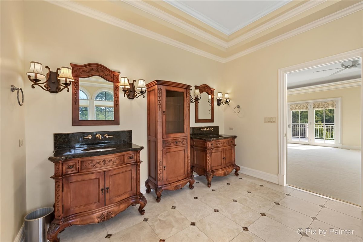 27 W Onwentsia Road, Lake Forest, IL 60045