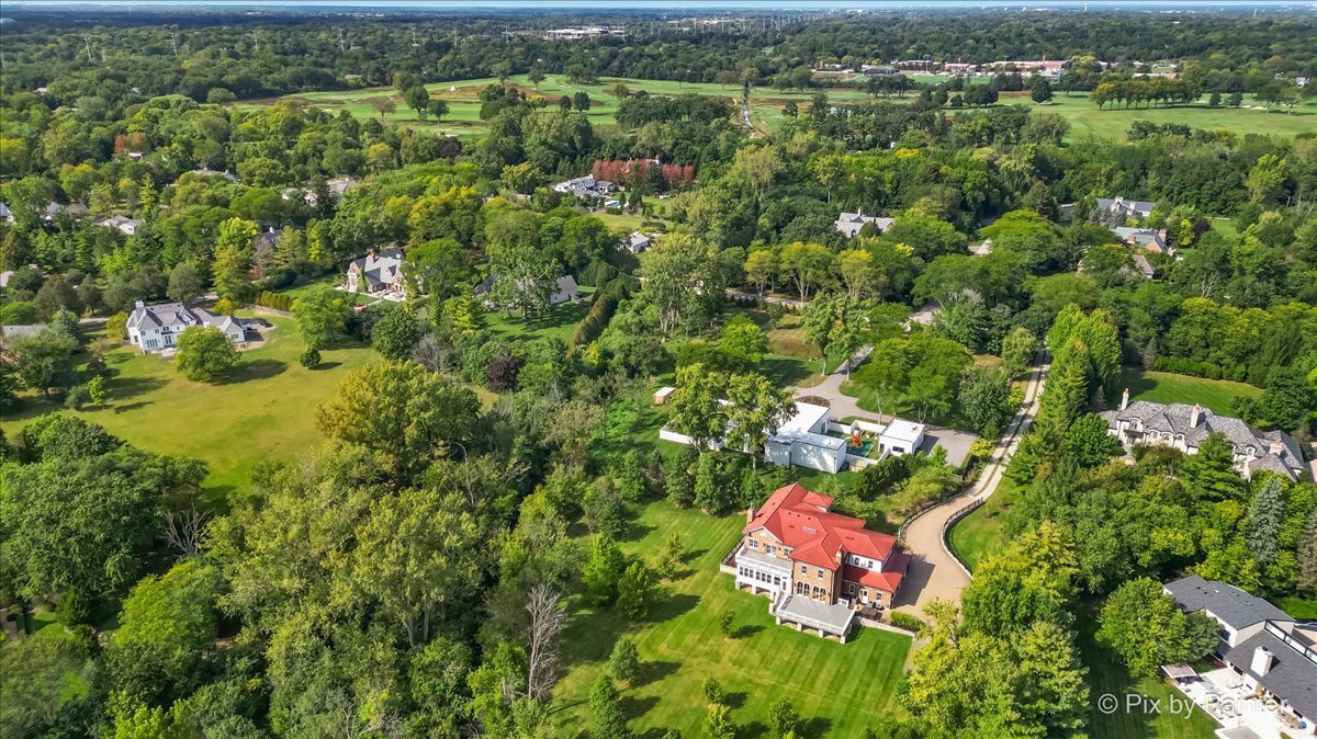 27 W Onwentsia Road, Lake Forest, IL 60045