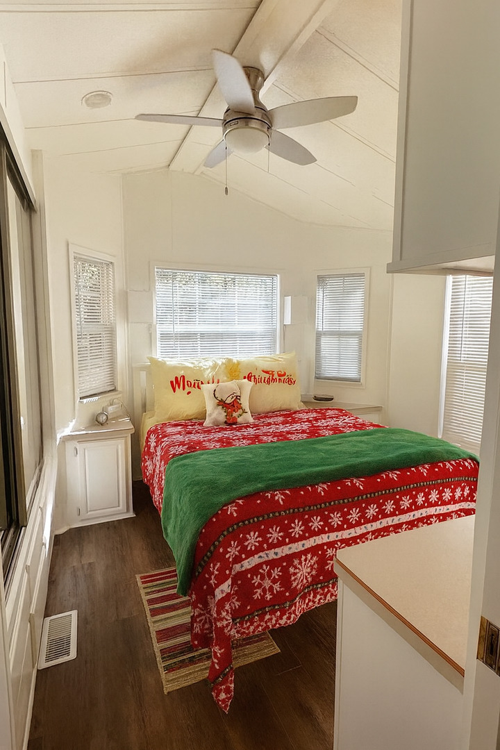 21-54 Woodhaven Lakes Drive, Sublette, IL 61367