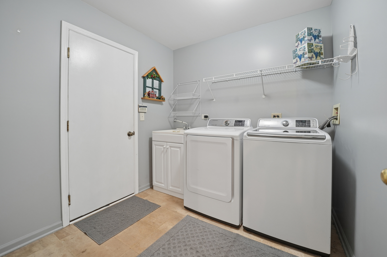 829 Renaissance Drive, Carol Stream, IL 60188