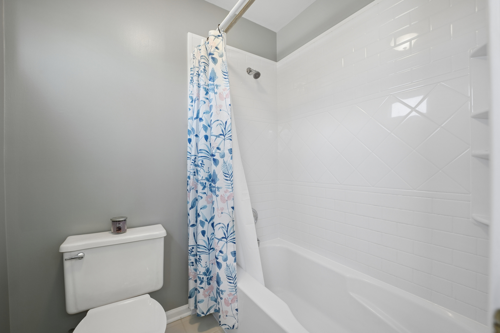 829 Renaissance Drive, Carol Stream, IL 60188