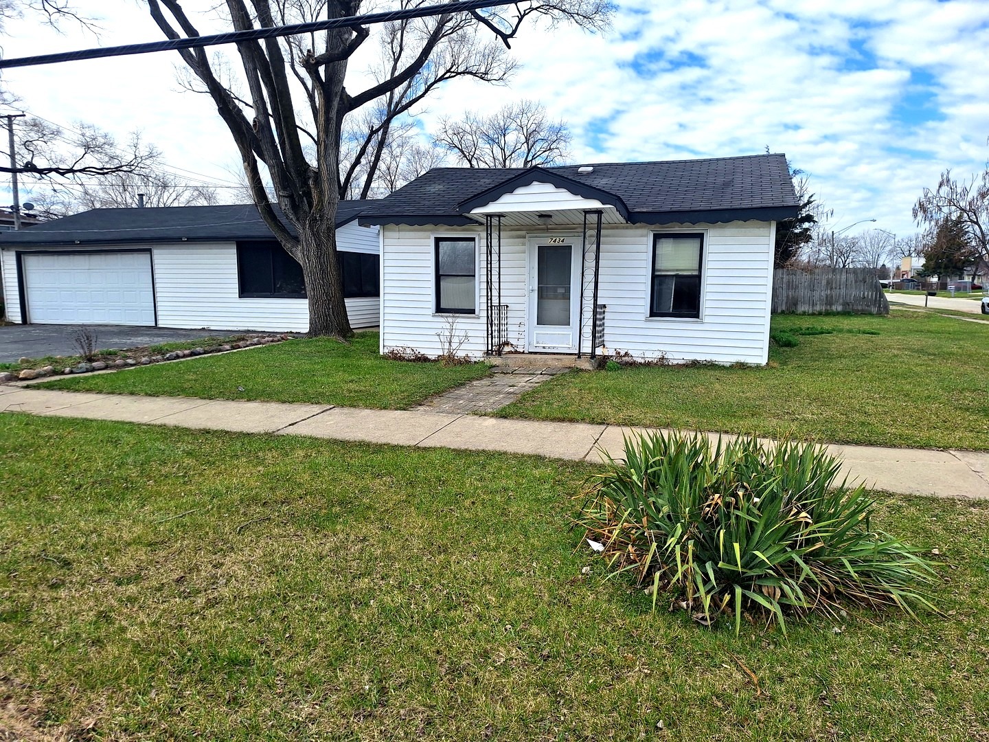 7434 S Nottingham Avenue, Burbank, IL 60459