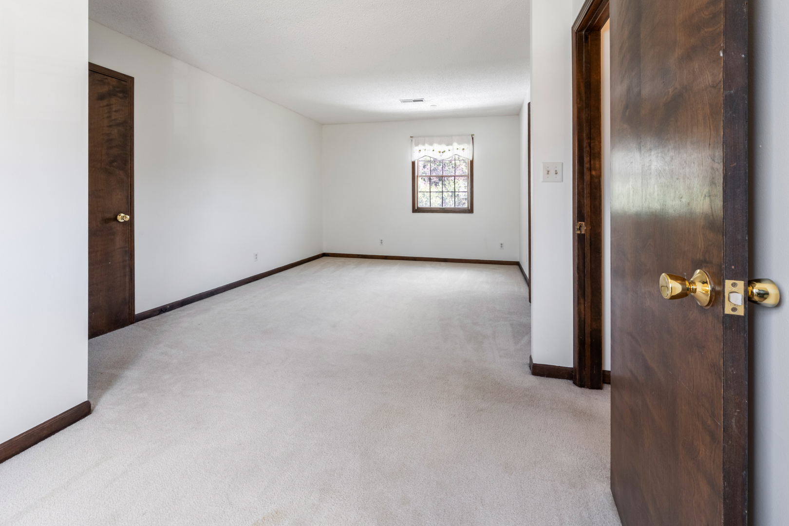 1908 Woodfield Road, Champaign, IL 61822