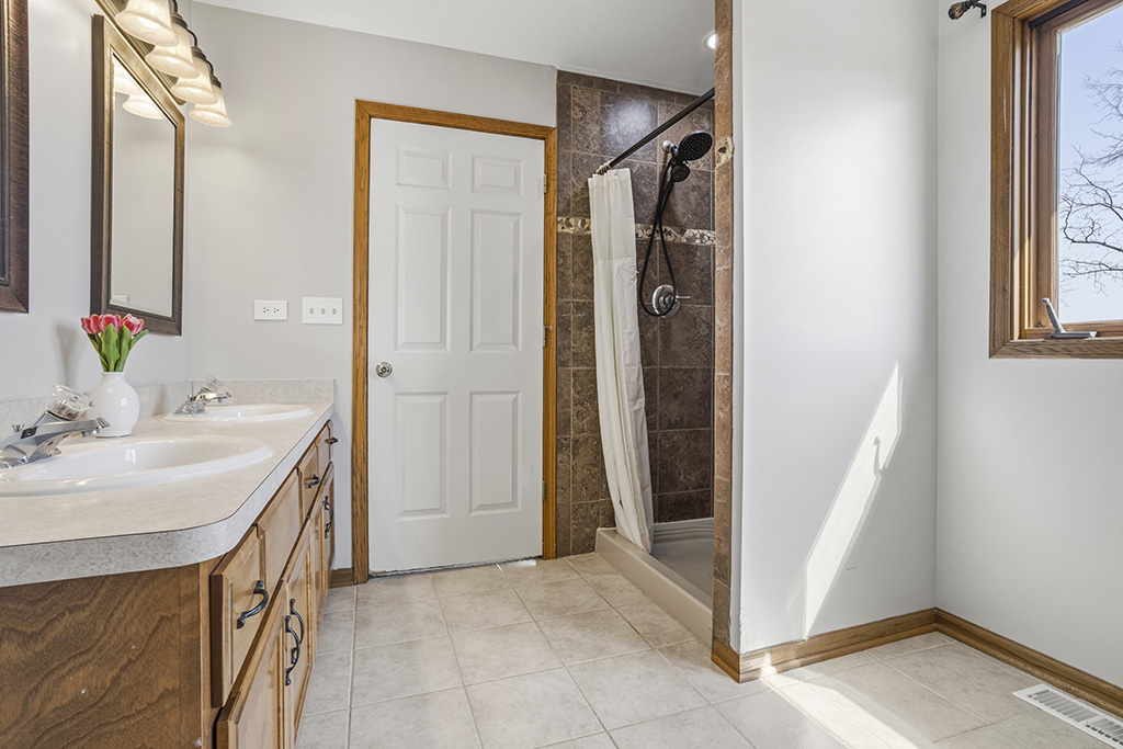 26511 S Overland Drive, Channahon, IL 60410