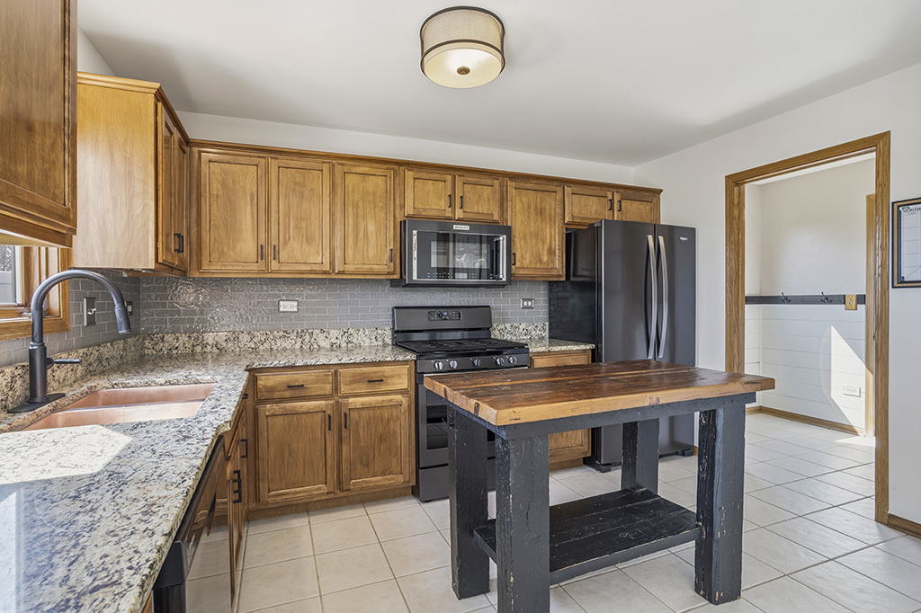 26511 S Overland Drive, Channahon, IL 60410