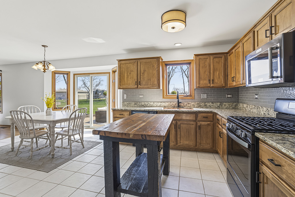 26511 S Overland Drive, Channahon, IL 60410