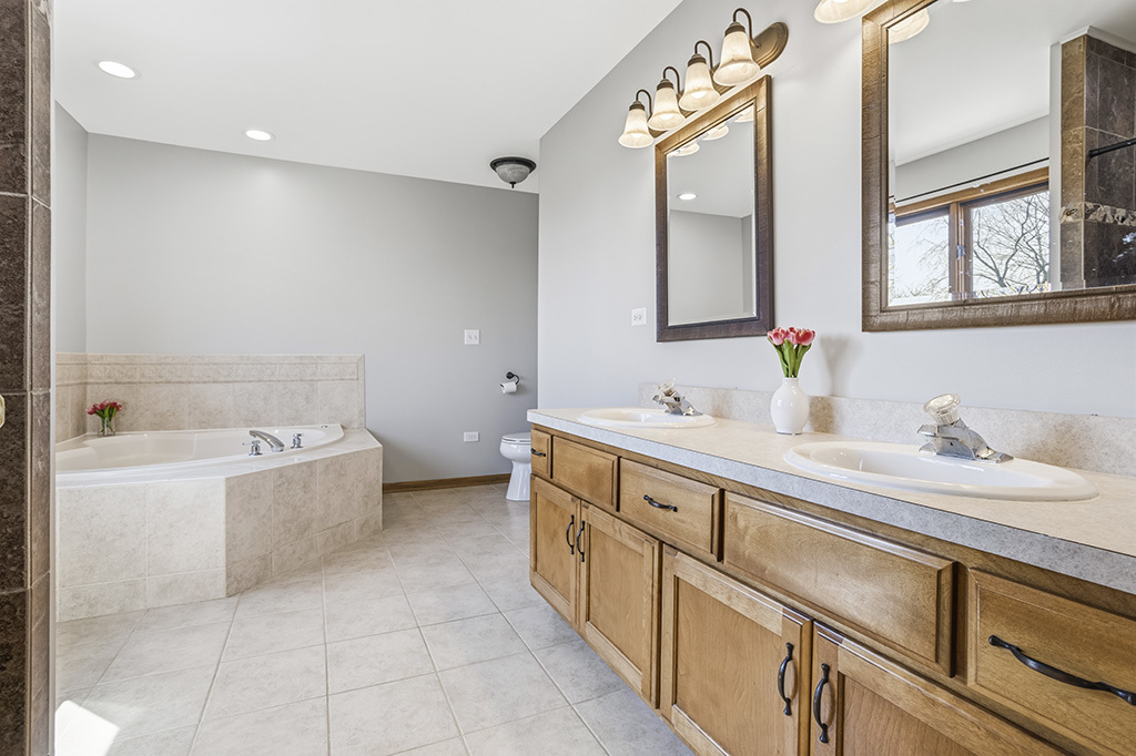 26511 S Overland Drive, Channahon, IL 60410