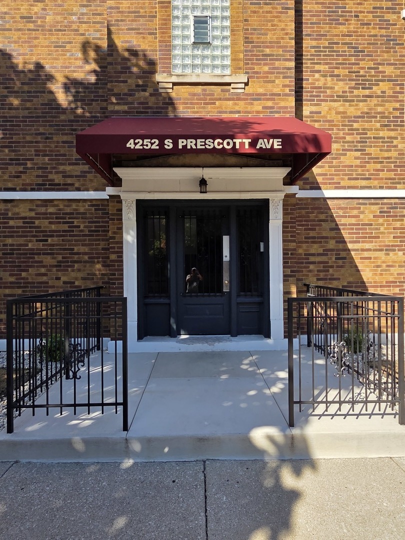 4252 Prescott Avenue, Lyons, IL 60534