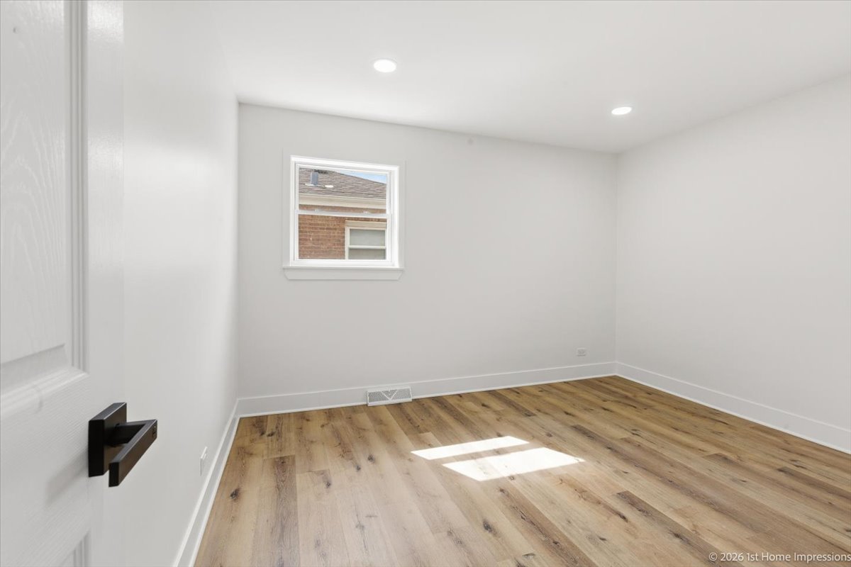 12806 S Laflin Street, Calumet Park, IL 60827