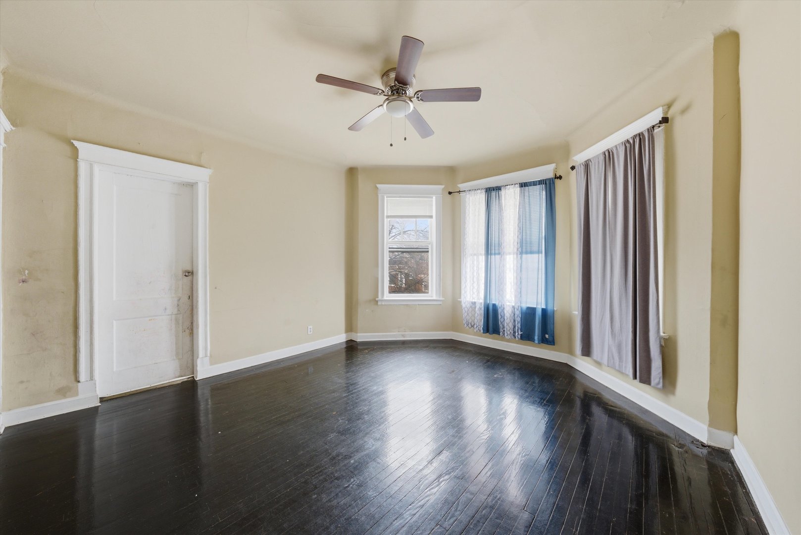 6140 S Rhodes Avenue, Chicago, IL 60637