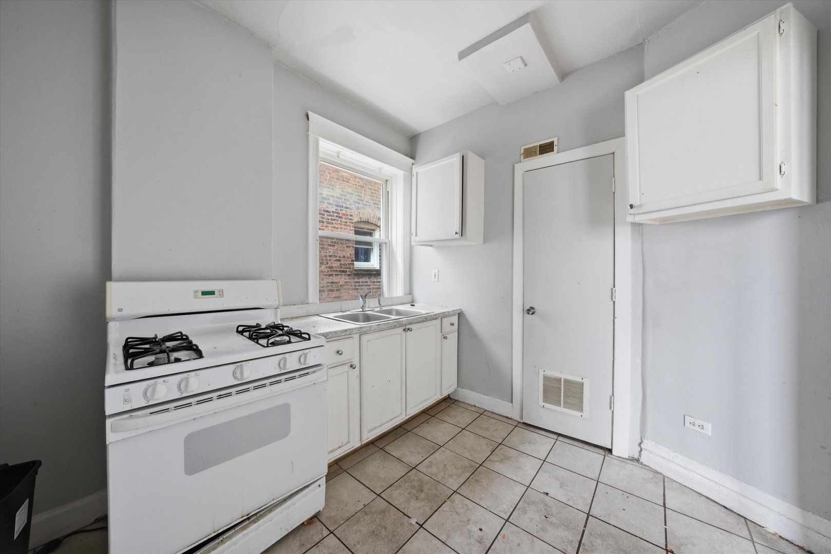 6140 S Rhodes Avenue, Chicago, IL 60637