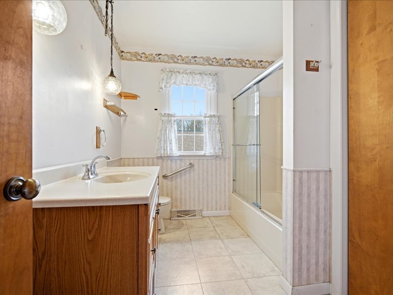 208 NW Madison Street, Hopedale, IL 61747