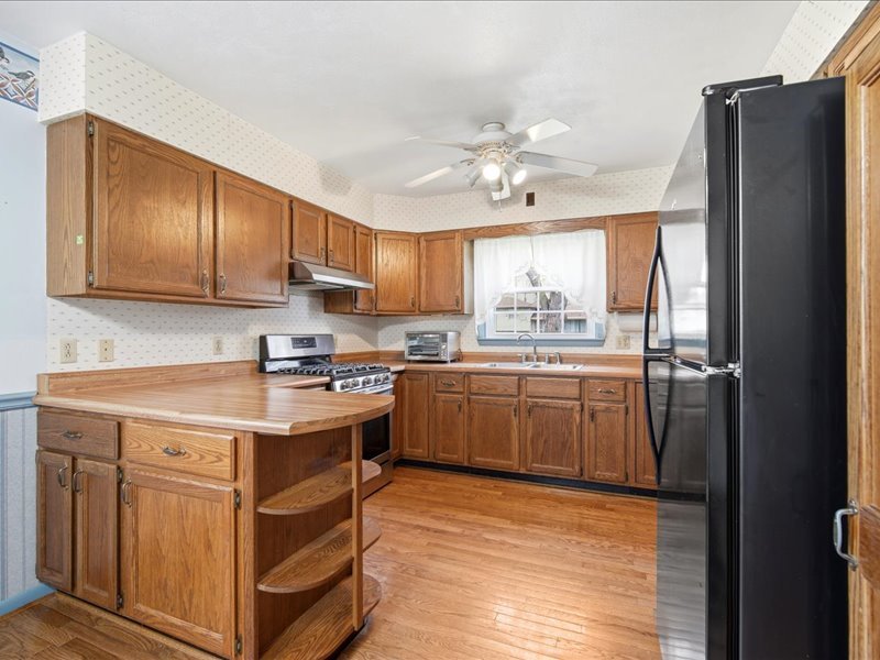 208 NW Madison Street, Hopedale, IL 61747