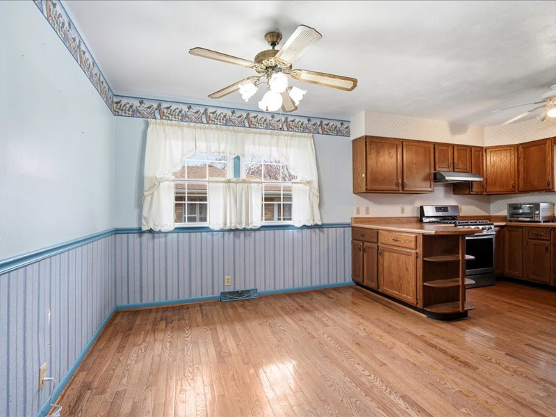 208 NW Madison Street, Hopedale, IL 61747