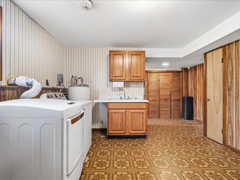 208 NW Madison Street, Hopedale, IL 61747