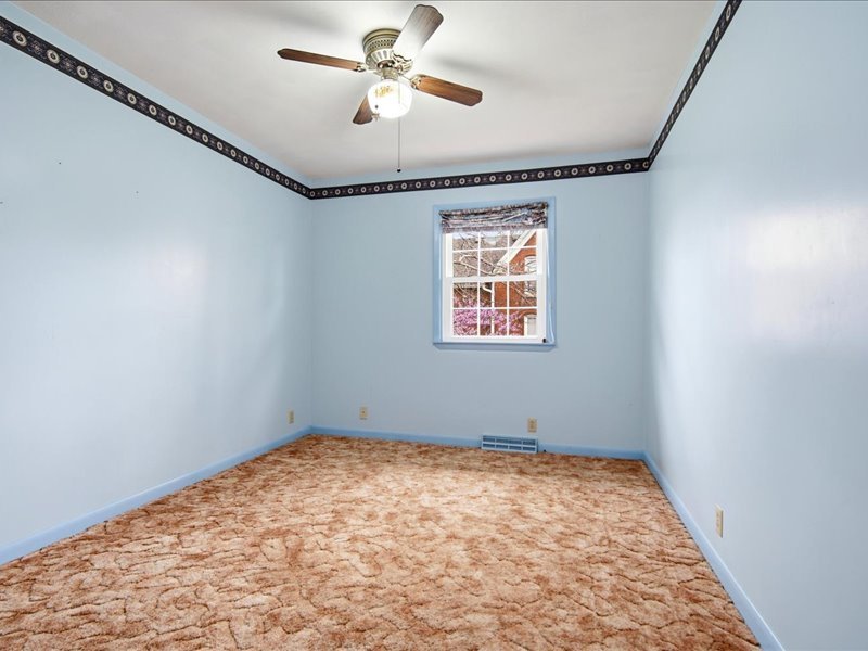 208 NW Madison Street, Hopedale, IL 61747